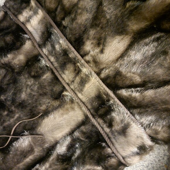 Beautiful Faux Fur Coat! - Picture 8 of 11